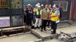 Rico Waas Cek Jalan Konblok dan Drainase di Helvetia, Warga Harap Banjir Tak Lagi Datang